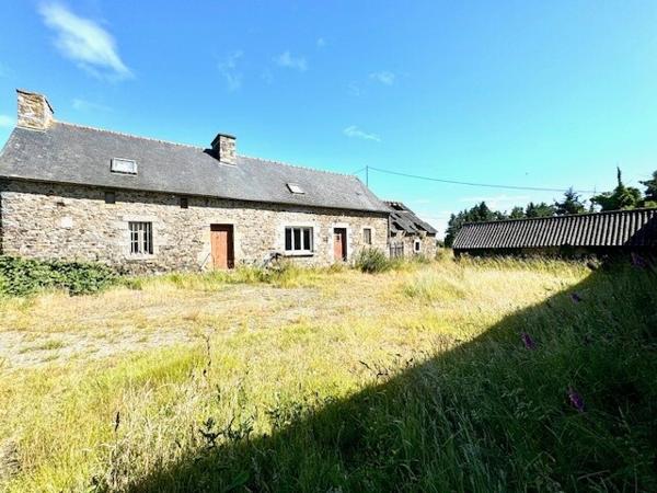 10 mn de Plérin - Ancien corps de ferme à rénover - dépendances - terrain constructible