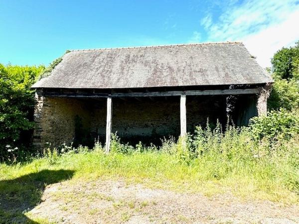 10 mn de Plérin - Ancien corps de ferme à rénover - dépendances - terrain constructible