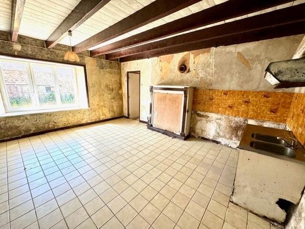 10 mn de Plérin - Ancien corps de ferme à rénover - dépendances - terrain constructible