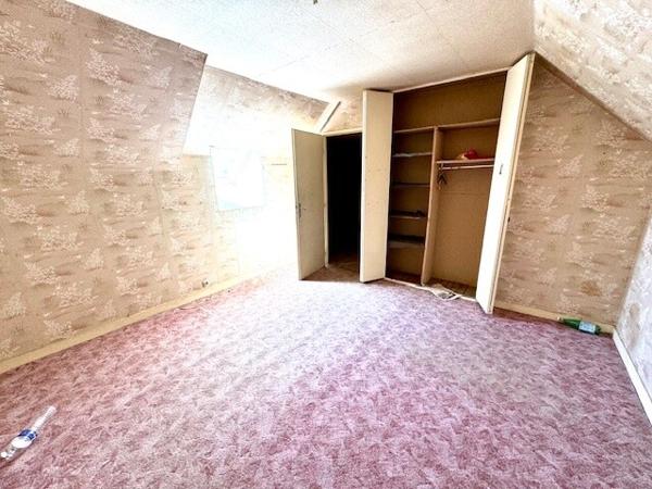 10 mn de Plérin - Ancien corps de ferme à rénover - dépendances - terrain constructible