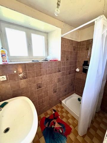 10 mn de Plérin - Ancien corps de ferme à rénover - dépendances - terrain constructible