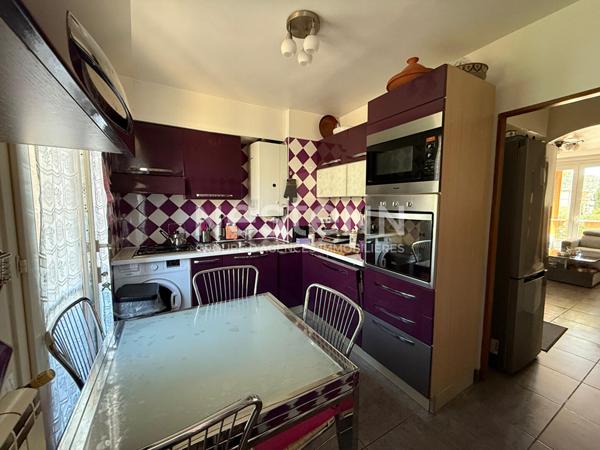 Appartement Aix En Provence 4 pièce(s) 61 m2, place de parking à l'intérieur de la résidence, 3 chambres, cave, proche des commerces