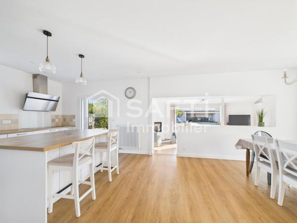 Plain-pied lumineux avec grand terrain et piscine à deux pas de Bordeaux