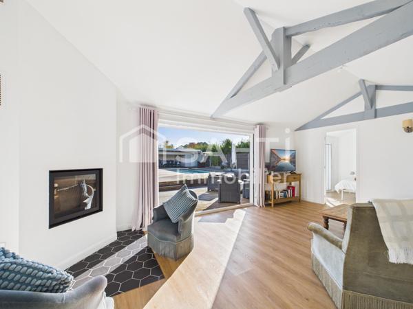 Plain-pied lumineux avec grand terrain et piscine à deux pas de Bordeaux