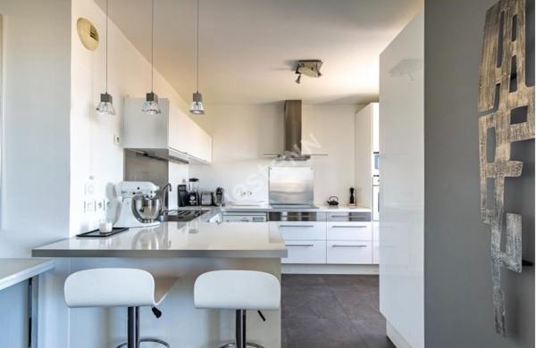 Appartement 95 m² T4 Marseille 8èm Prado Dernier Etage, Box double Terrasse vue Dégagée
