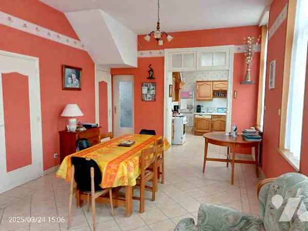 Maison de ville semi-individuelle-4 pièces + annexes