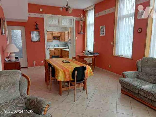 Maison de ville semi-individuelle-4 pièces + annexes