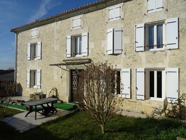 Maison à vendre 8 pièces HIERSAC (16)