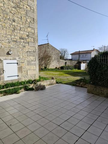 Maison à vendre 8 pièces HIERSAC (16)