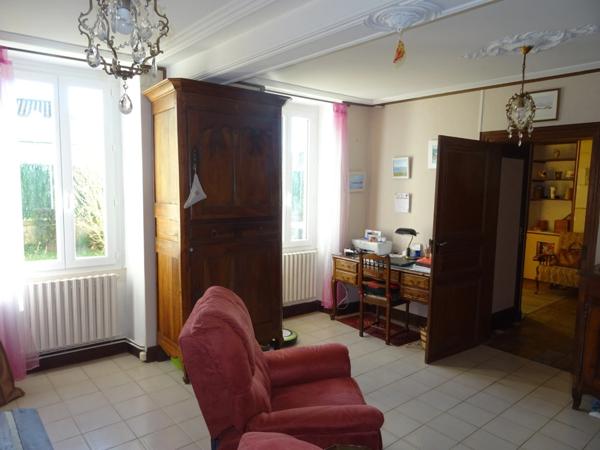 Maison à vendre 8 pièces HIERSAC (16)