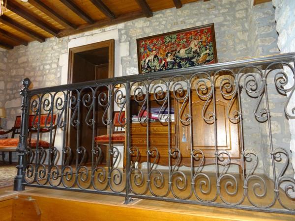 Maison à vendre 8 pièces HIERSAC (16)