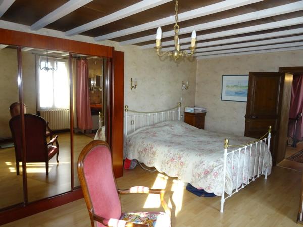 Maison à vendre 8 pièces HIERSAC (16)