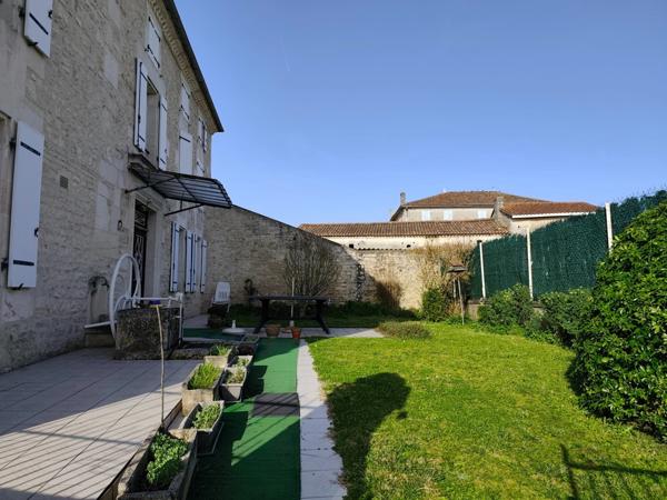 Maison à vendre 8 pièces HIERSAC (16)