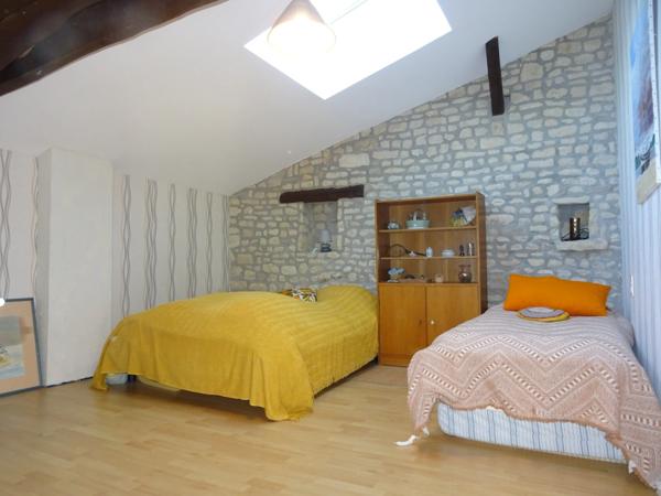 Maison à vendre 8 pièces HIERSAC (16)