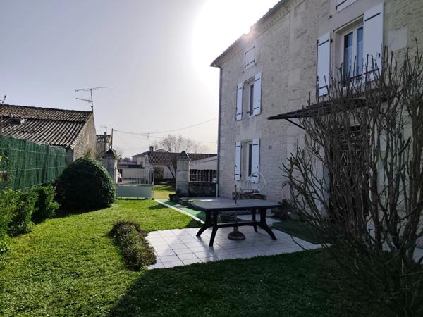Maison à vendre 8 pièces HIERSAC (16)