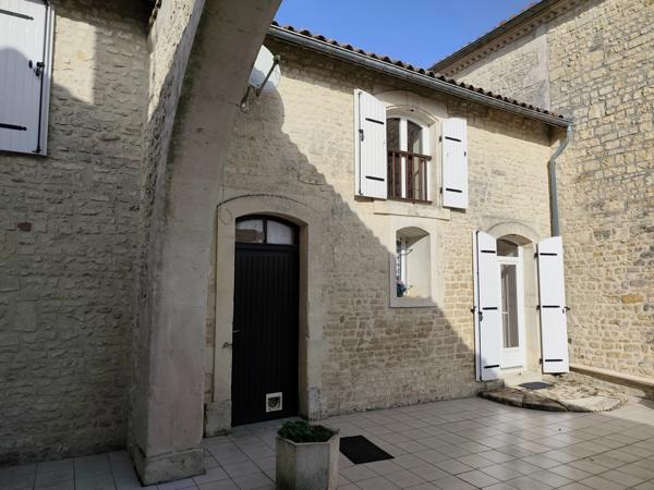 Maison à vendre 8 pièces HIERSAC (16)