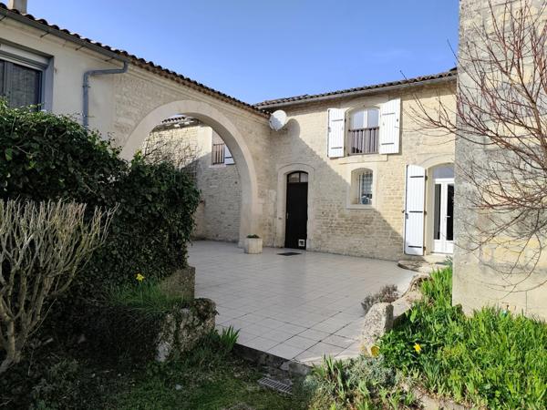 Maison à vendre 8 pièces HIERSAC (16)