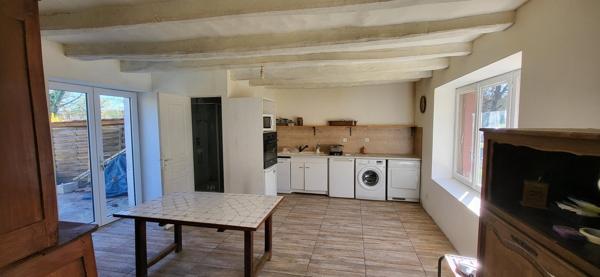 Très jolie maison, 2 chambres, terrain, bois.