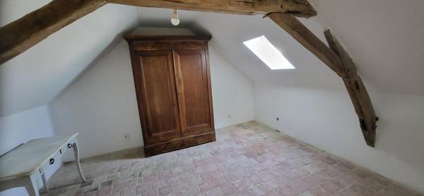 Très jolie maison, 2 chambres, terrain, bois.