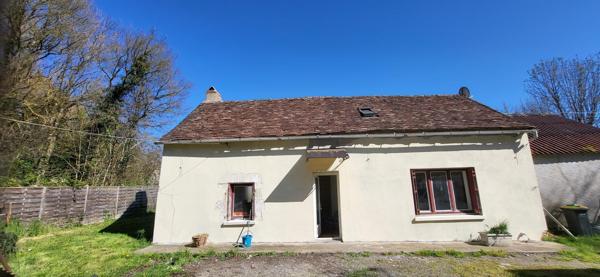 Très jolie maison, 2 chambres, terrain, bois.