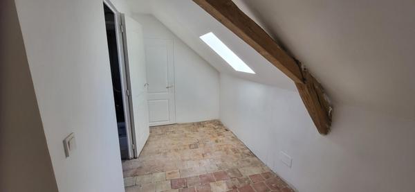Très jolie maison, 2 chambres, terrain, bois.