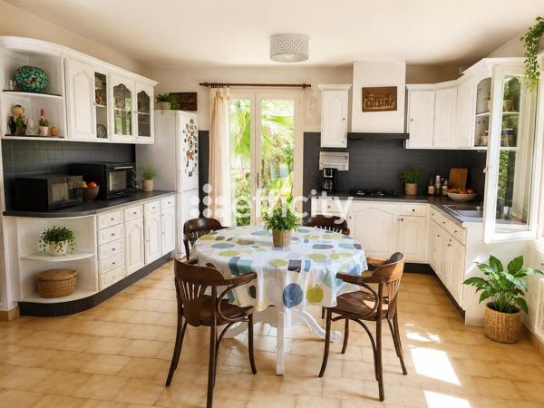 Maison
         5 pièces
        - 106 m² Exclusivité 229 000 € *