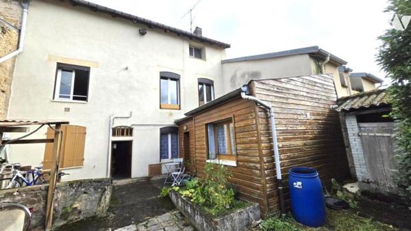 Immeuble mixte de 6 appartements et 2 locaux commerciaux actuellement tous loués