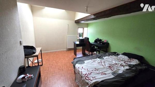Immeuble mixte de 6 appartements et 2 locaux commerciaux actuellement tous loués