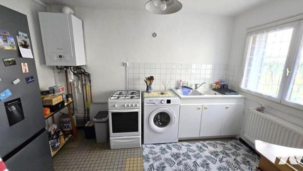 Immeuble mixte de 6 appartements et 2 locaux commerciaux actuellement tous loués