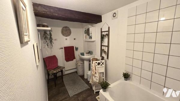 Immeuble mixte de 6 appartements et 2 locaux commerciaux actuellement tous loués
