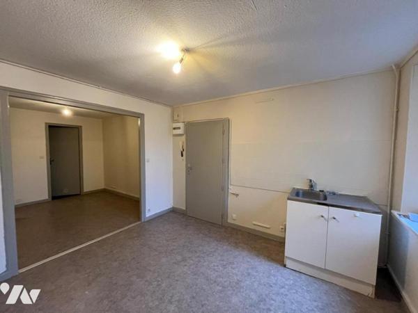 Immeuble mixte de 6 appartements et 2 locaux commerciaux actuellement tous loués
