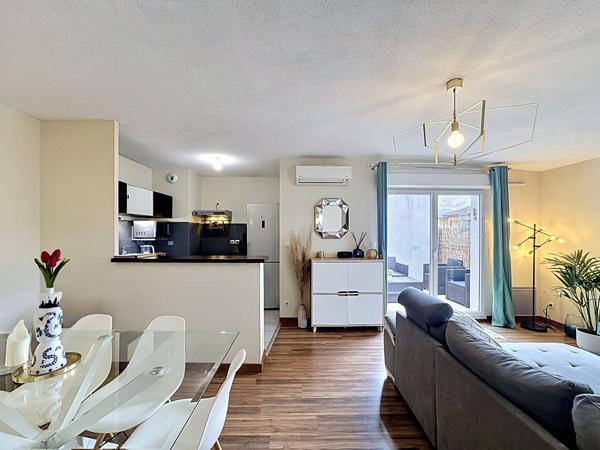 APPARTEMENT T2 MEUBLE - DERNIER ETAGE AVEC TERRASSE ET PARKING