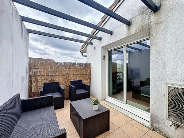 APPARTEMENT T2 MEUBLE - DERNIER ETAGE AVEC TERRASSE ET PARKING