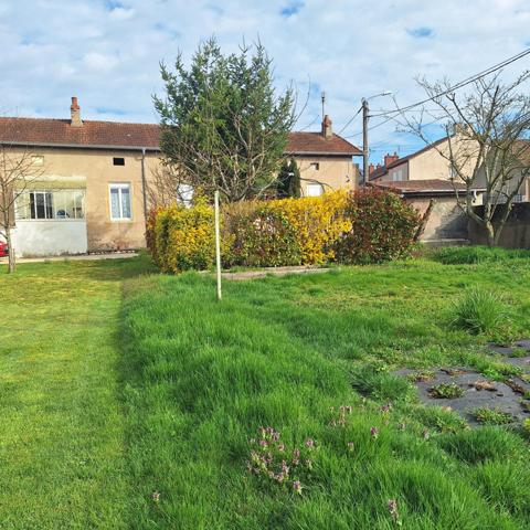 Immeuble 2 appartements avec dépendances et jardin