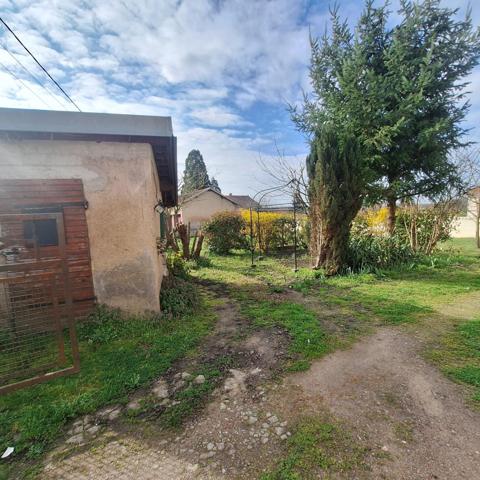 Immeuble 2 appartements avec dépendances et jardin