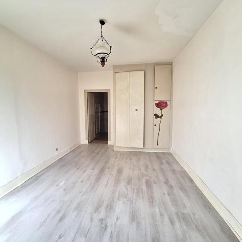 Immeuble 2 appartements avec dépendances et jardin