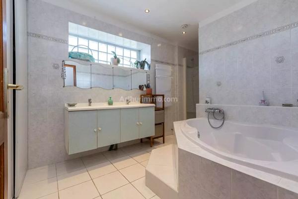 Vente Maison 8 pièces 245 m2 à Pont-de-Chéruy