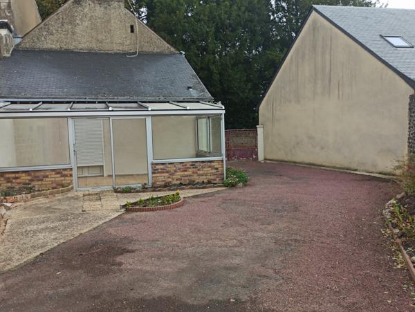 Maison de bourg avec joli terrain