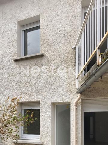 SOUS COMPROMIS ! En Exclusivité!! Immeuble centre Yssingeaux 2 appartements avec cour et terrasse