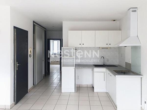 SOUS COMPROMIS ! En Exclusivité!! Immeuble centre Yssingeaux 2 appartements avec cour et terrasse