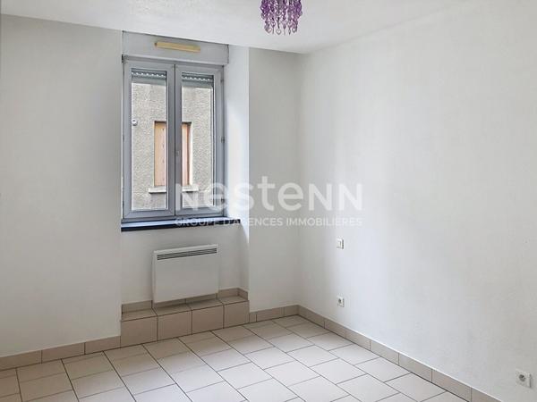 SOUS COMPROMIS ! En Exclusivité!! Immeuble centre Yssingeaux 2 appartements avec cour et terrasse