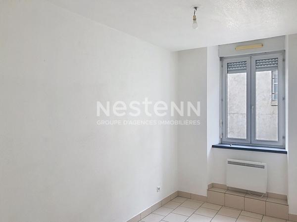 SOUS COMPROMIS ! En Exclusivité!! Immeuble centre Yssingeaux 2 appartements avec cour et terrasse