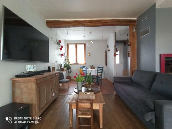 Maison de bourg, superbes prestations, 135 m², trois chambres, bord de rivière