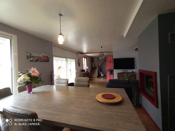 Maison de bourg, superbes prestations, 135 m², trois chambres, bord de rivière