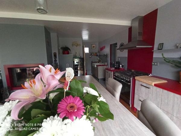 Maison de bourg, superbes prestations, 135 m², trois chambres, bord de rivière