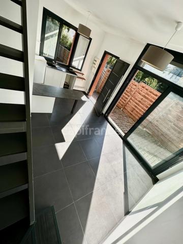 Maison et jardin à vendre 2 pièces LE MESNIL LE ROI (78)