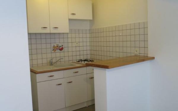 Appartement à louer    1 pièce •  Villeneuve-de-Berg