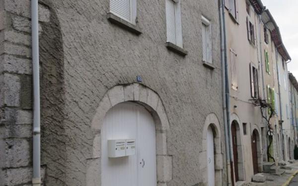 Appartement à louer    1 pièce •  Villeneuve-de-Berg