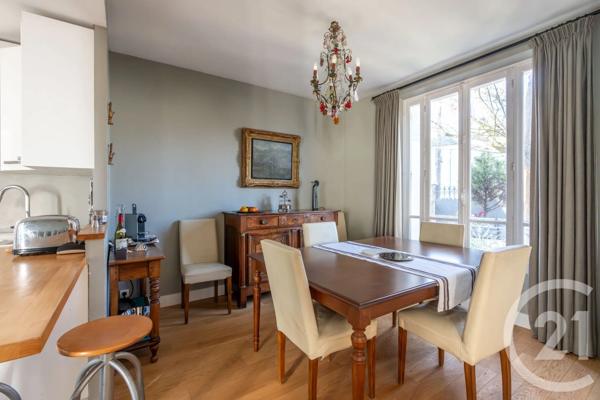 Maison à vendre  7 pièces - 141,88 m 2   ST MAUR DES FOSSES  - 94