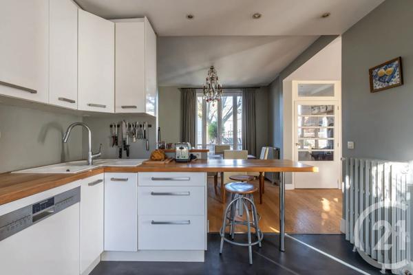 Maison à vendre  7 pièces - 141,88 m 2   ST MAUR DES FOSSES  - 94